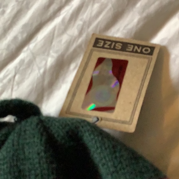 HAT 47 brand men’s winter hat 🐻 bears NWT green red - Picture 5 of 5